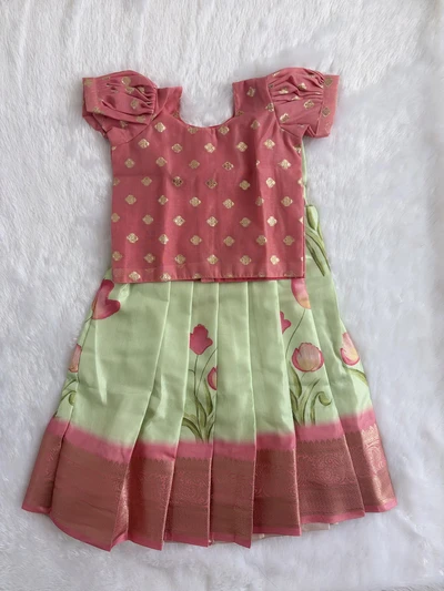 Peach pattu pavadai sattai