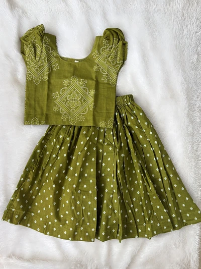 Green bandhini skirt set
